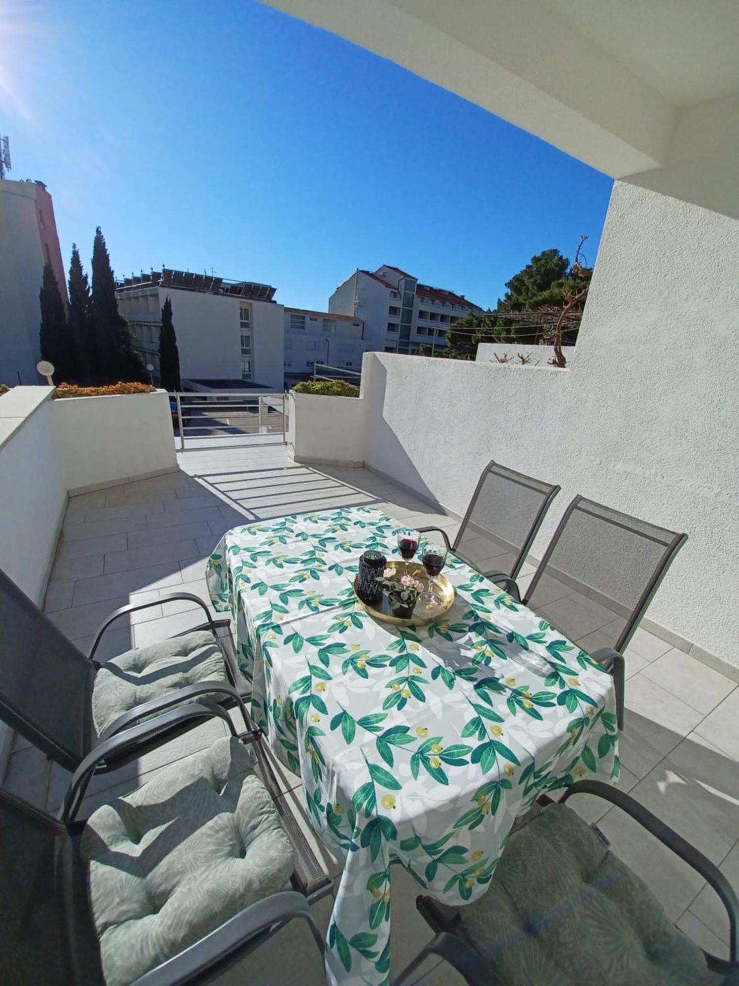 Apartments Kovacic Макарска Экстерьер фото