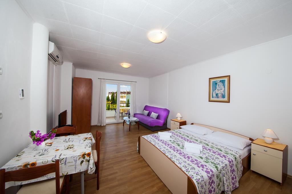 Apartments Kovacic Макарска Экстерьер фото